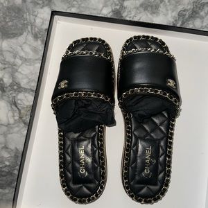 CHANEL slides. Brand new  with box, dust bags    Never worn size 37